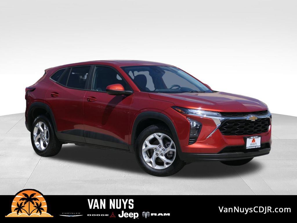 Used 2024 Chevrolet Trax LS w/ LS Convenience Package FWD image 1