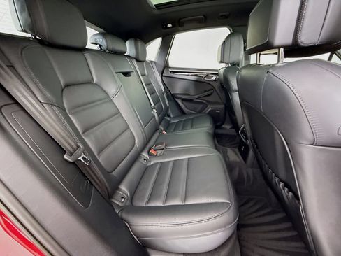 Certified 2025 Porsche Macan AWD/4WD image 31