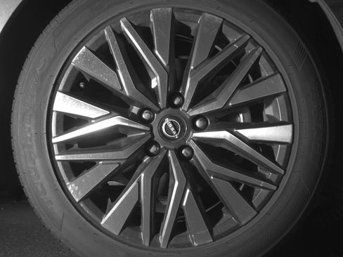 Used 2025 Nissan Altima 2.5 SV image 13