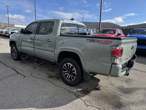 Used 2022 Toyota Tacoma TRD Sport image 5