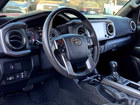 Used 2022 Toyota Tacoma TRD Off-Road image 16