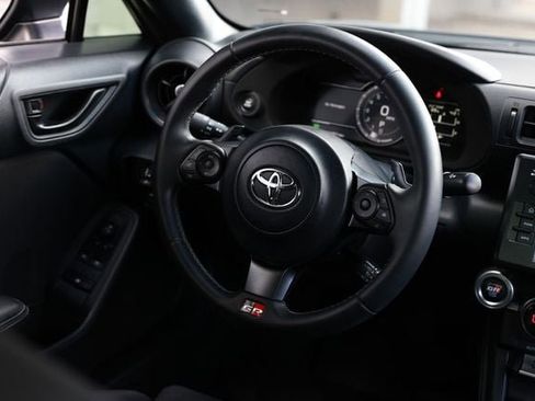 Used 2023 Toyota GR86 RWD image 31