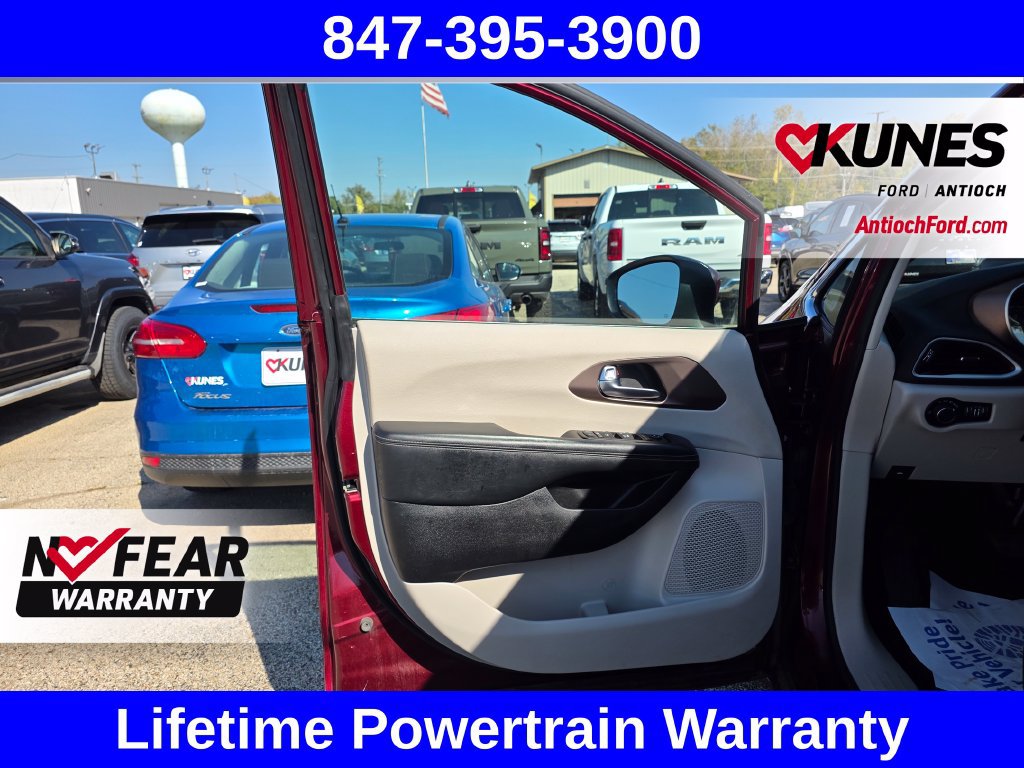 Used 2023 Chrysler Voyager LX FWD image 25