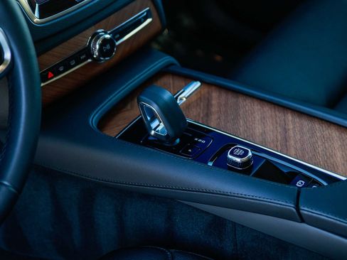 Used 2023 Volvo XC90 B6 Core w/ Climate Package image 22