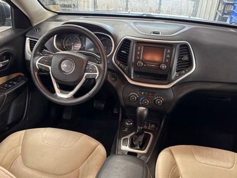 Used 2017 Jeep Cherokee Sport AWD/4WD image 28