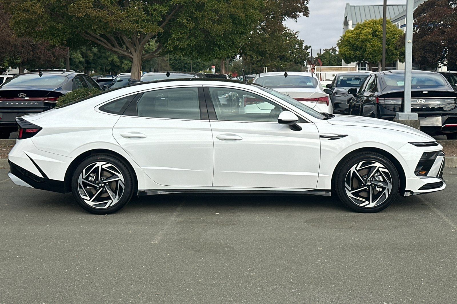 Used 2025 Hyundai Sonata SEL FWD image 3