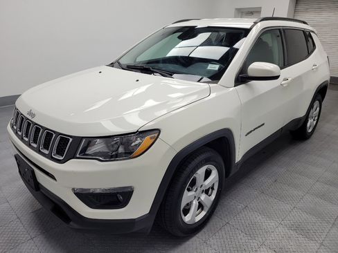 Used 2018 Jeep Compass Latitude w/ Popular Equipment Group FWD image 2