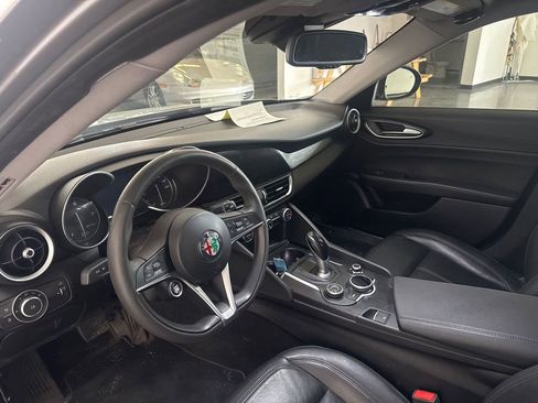 Used 2017 Alfa Romeo Giulia AWD w/ Cold Weather Package image 8