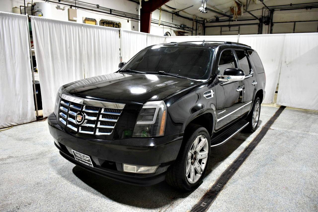 Used 2014 Cadillac Escalade Luxury RWD image 25