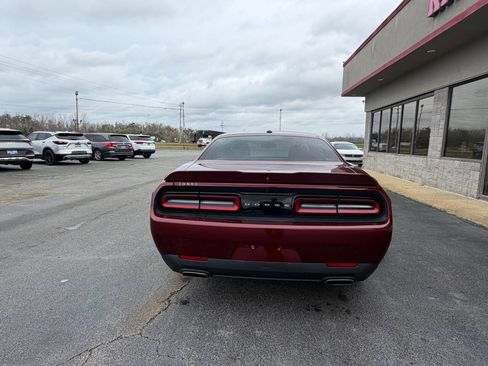 Used 2019 Dodge Challenger SXT image 7
