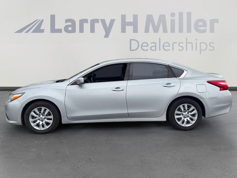 Used 2016 Nissan Altima 2.5 S w/ Power Driver Seat Package image 2