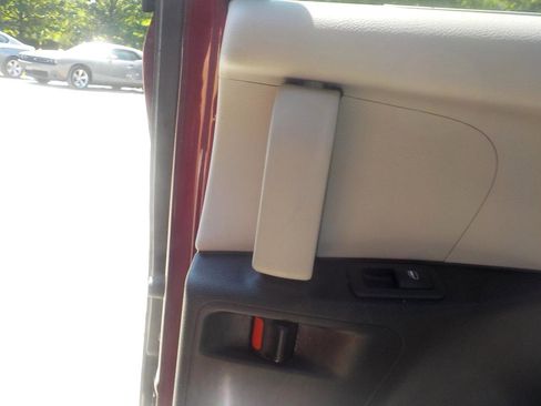 Used 2018 Chrysler Pacifica Touring-L image 34