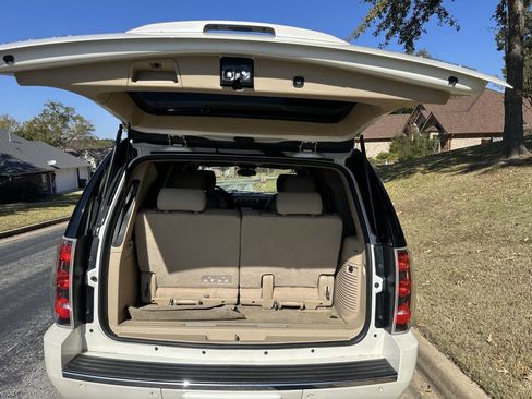 Used 2014 GMC Yukon Denali image 9