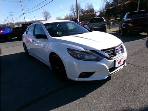 Used 2017 Nissan Altima 2.5 SR w/ Midnight Edition Package image 3