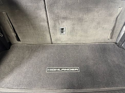 Used 2025 Toyota Highlander XSE AWD/4WD image 32