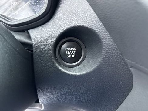 Used 2024 Toyota Corolla Cross LE image 27