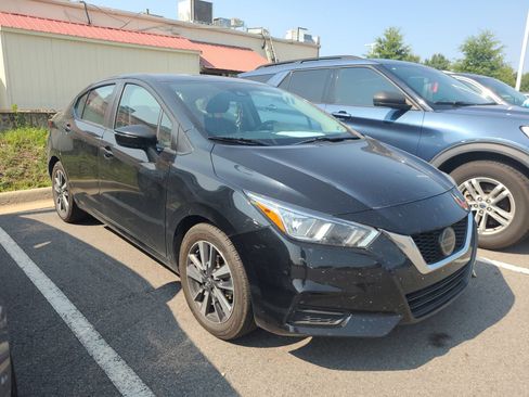 Used 2021 Nissan Versa SV FWD image 3