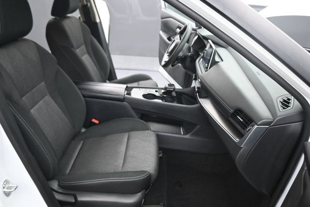 Used 2024 Nissan Rogue SV FWD image 14