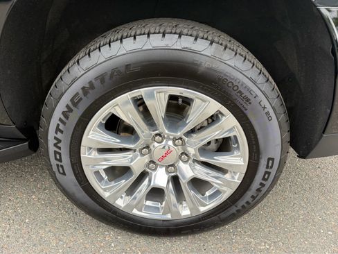 Used 2025 GMC Yukon XL Denali AWD/4WD image 26