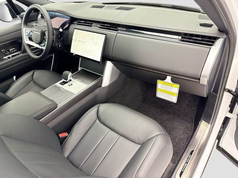 New 2026 Land Rover Range Rover Long Wheelbase SE AWD/4WD image 17