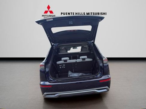 New 2026 Mitsubishi Outlander SE image 9