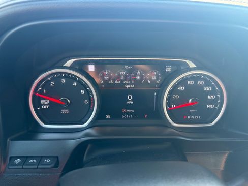 Used 2019 Chevrolet Silverado 1500 High Country w/ Technology Package image 18