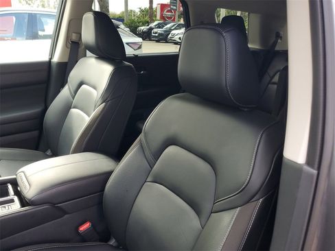 Certified 2025 Nissan Pathfinder SL w/ SL Premium Package image 18