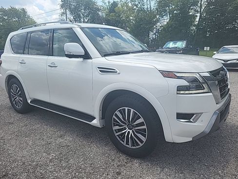 Used 2023 Nissan Armada SL w/ Captain's Chairs Package AWD/4WD image 5