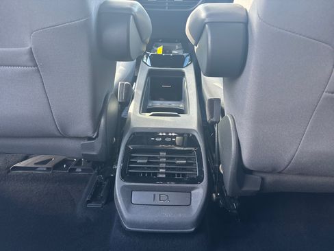 Used 2022 Volkswagen ID.4 Pro image 24