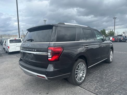 Used 2024 Ford Expedition Limited image 3