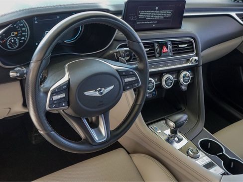 Used 2023 Genesis G70 2.0T image 9