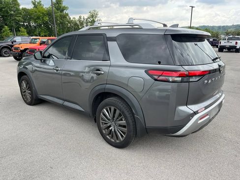 Used 2022 Nissan Pathfinder SL w/ SL Premium Package FWD image 4
