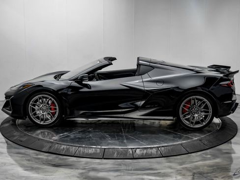 Used 2025 Chevrolet Corvette Z06 image 9