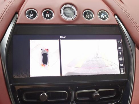 Used 2021 Aston Martin DBX image 19