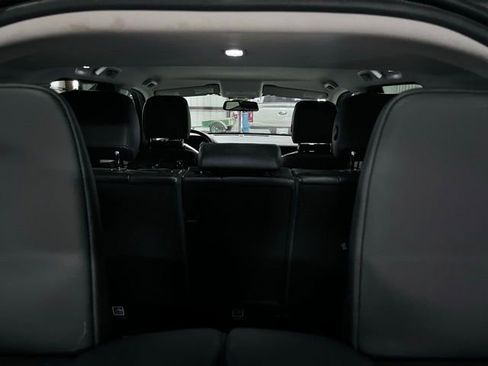 Used 2019 Land Rover Discovery Sport SE image 5