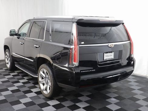 Used 2020 Cadillac Escalade Premium Luxury image 18