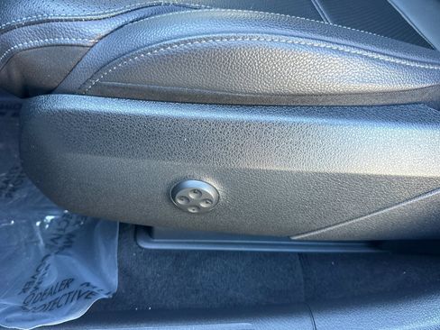 Used 2024 Mercedes-Benz GLC 300 4MATIC image 14