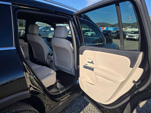 Used 2025 Mercedes-Benz GLB 250 4MATIC image 14