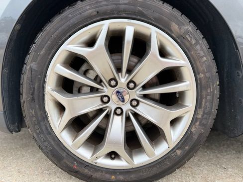 Used 2017 Ford Taurus Limited FWD image 9