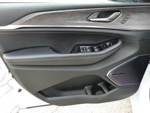 Used 2022 Jeep Grand Cherokee L Overland image 18