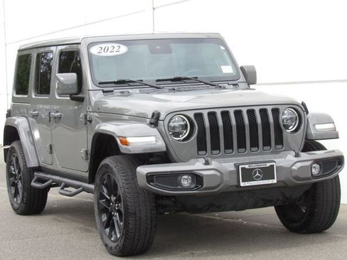 Used 2022 Jeep Wrangler Unlimited Sahara AWD/4WD image 2