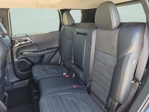 Used 2024 Mitsubishi Outlander FWD image 20