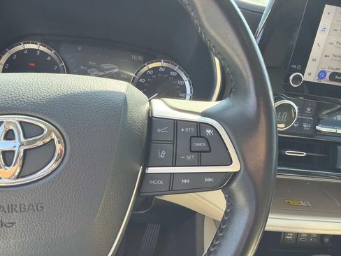 Used 2023 Toyota Highlander XLE FWD image 29