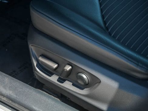 Used 2022 Toyota Camry SE w/ Carpet Mat Package (TMS) FWD image 25