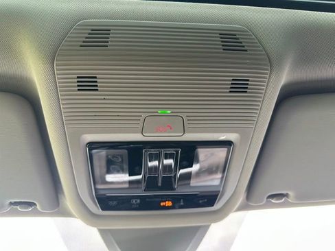 Used 2025 Volkswagen Atlas SEL image 24