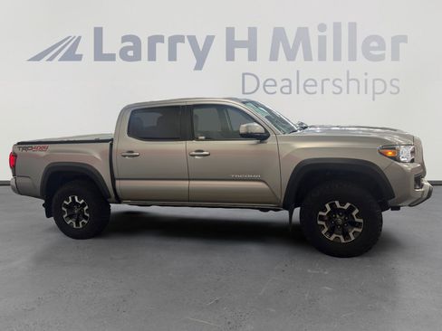 Used 2018 Toyota Tacoma TRD Off-Road image 6