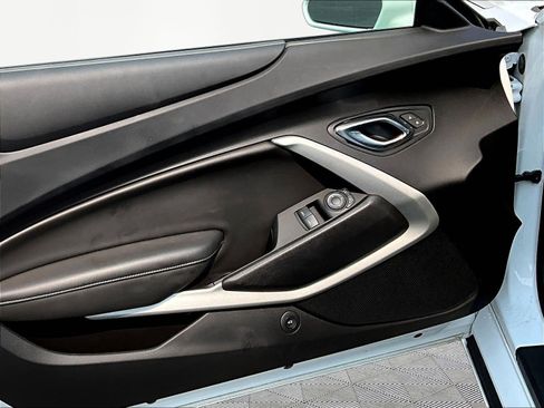 Used 2021 Chevrolet Camaro SS RWD image 16