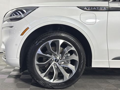 Used 2020 Lincoln Aviator Grand Touring w/ Elements Package Plus AWD/4WD image 4