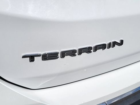 Used 2024 GMC Terrain SLT AWD/4WD image 8