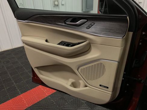 Used 2021 Jeep Grand Cherokee L Limited image 29